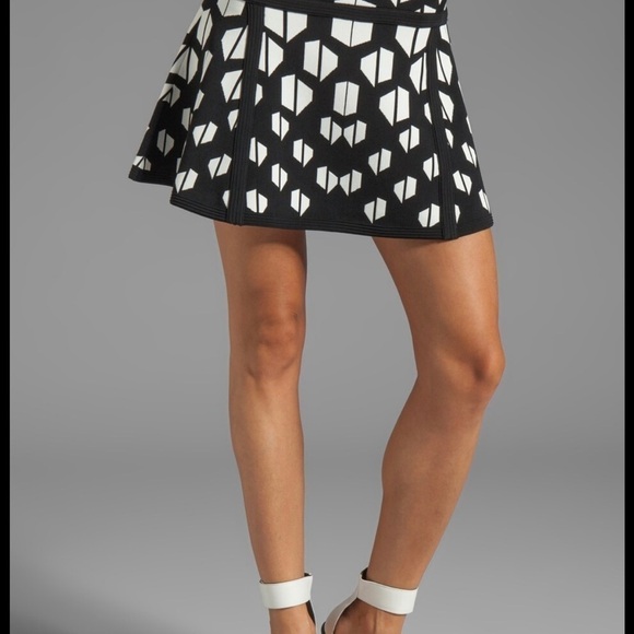 Diane Von Furstenberg Flote skirt in black/ white geometric print - Picture 1 of 7